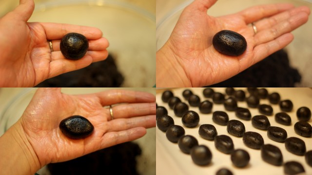 oreo-truffles-forming-balls-with-dough