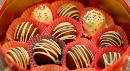 oreo-truffles-cookieand-cream-cheese-balls-covered-in-chocolate