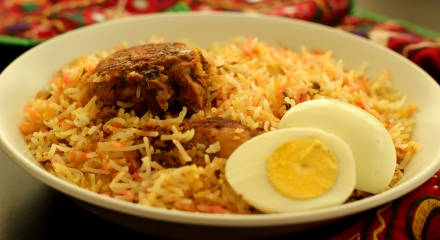 hyderabadi-chicken-biryani-dum-cooked-kacchi-style